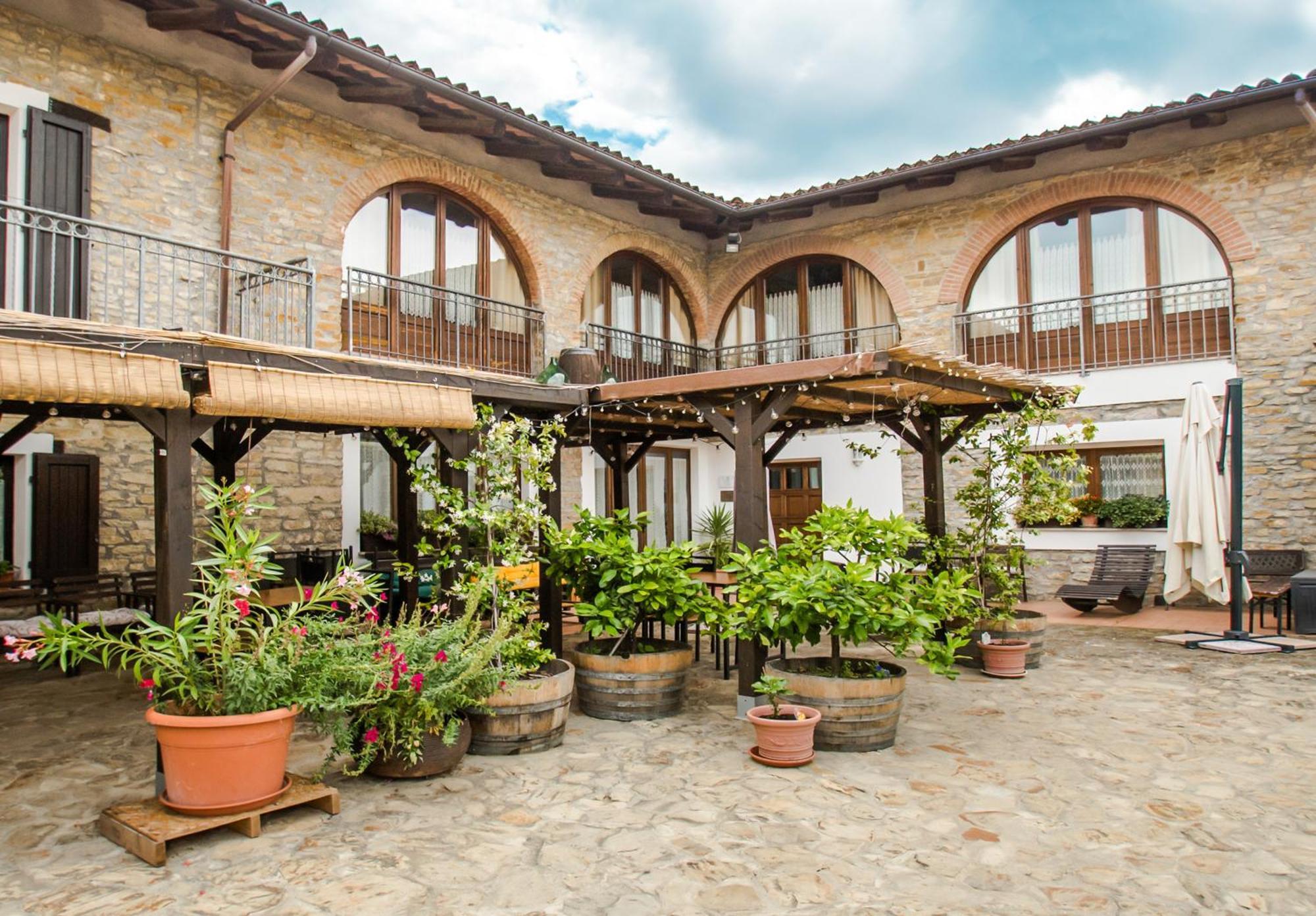 Agriturismo Tenuta San Giuseppe Коссано-Бельбо Экстерьер фото