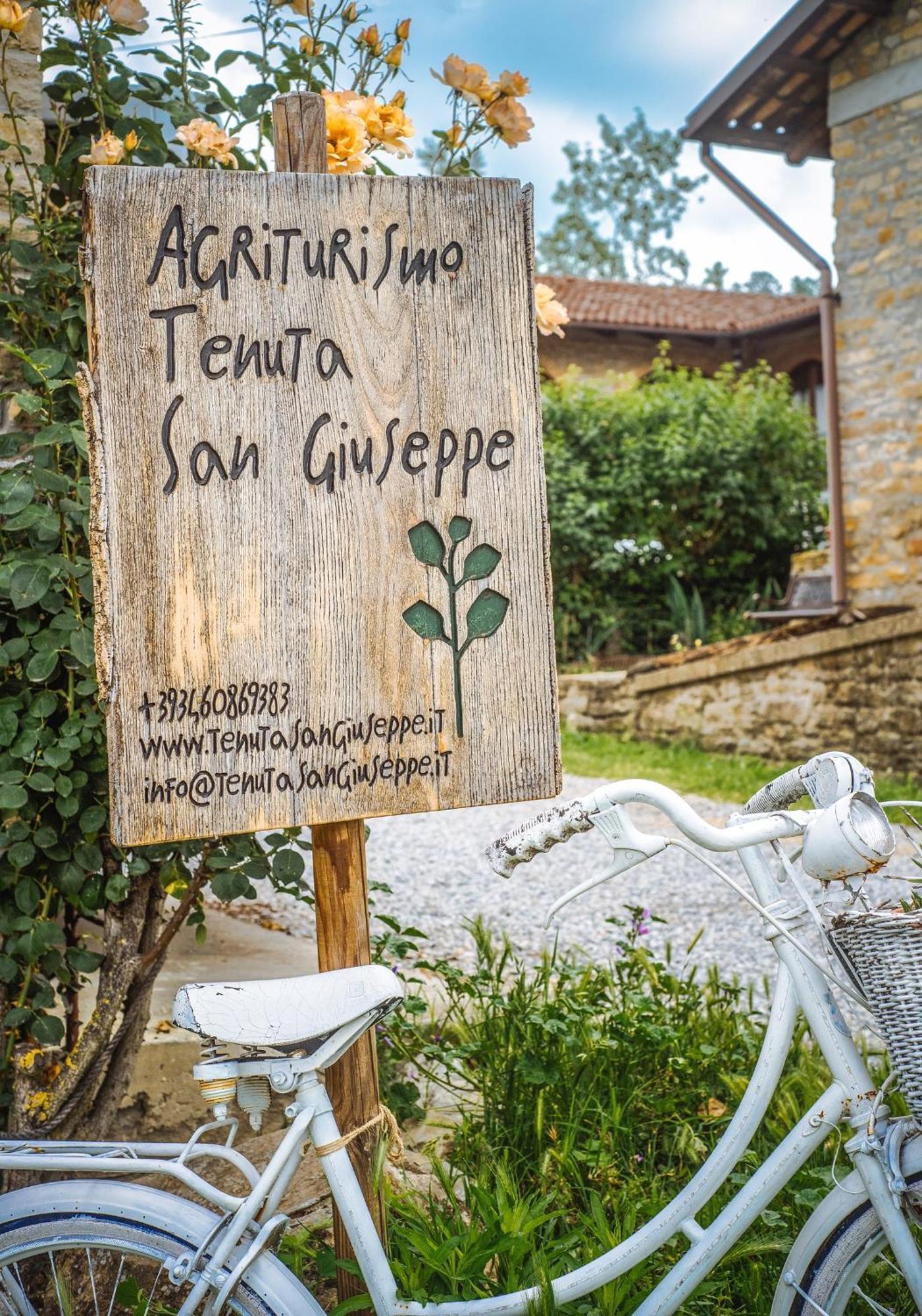 Agriturismo Tenuta San Giuseppe Коссано-Бельбо Экстерьер фото